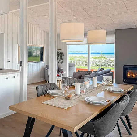 3 Bedroom Amazing In Sjolund Casa vacanze *